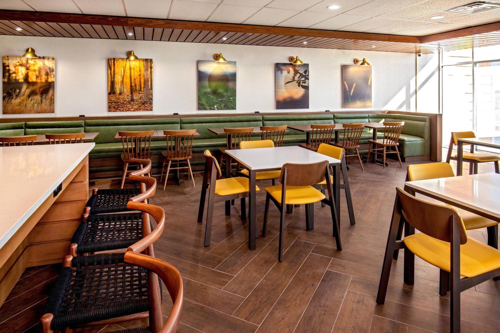 Fairfield Inn & Suites By Marriott Mcpherson Экстерьер фото