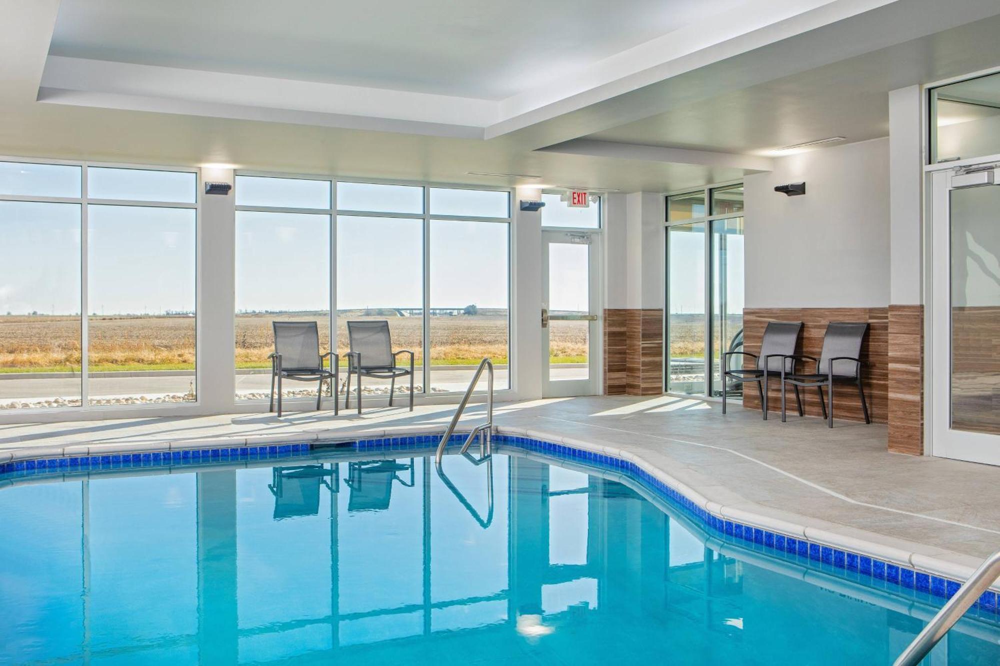 Fairfield Inn & Suites By Marriott Mcpherson Экстерьер фото