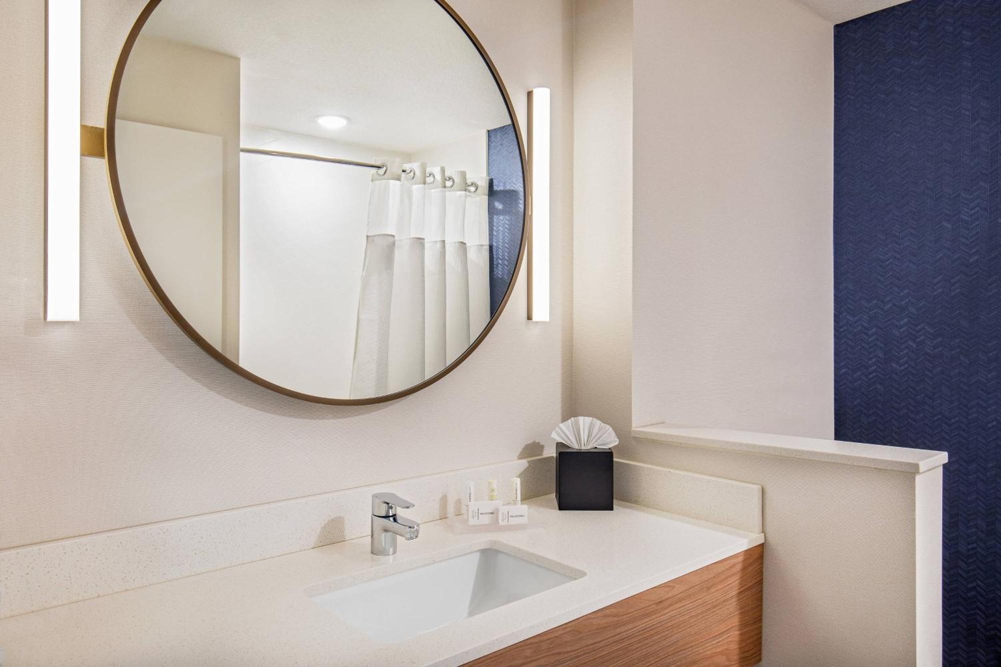 Fairfield Inn & Suites By Marriott Mcpherson Экстерьер фото