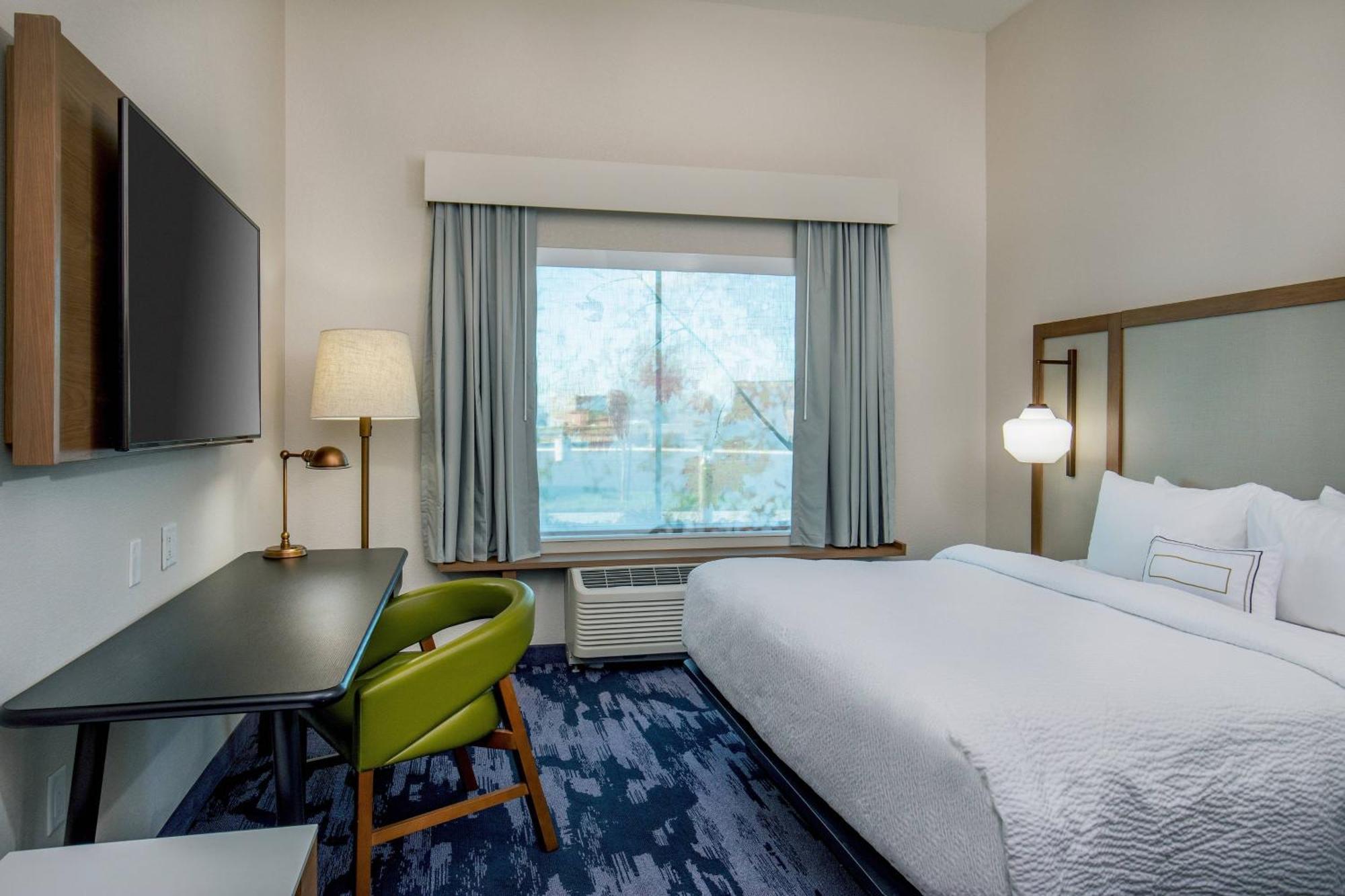 Fairfield Inn & Suites By Marriott Mcpherson Экстерьер фото